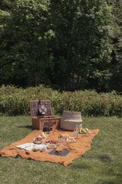 How to Plan a Simple Picnic at a Local Park